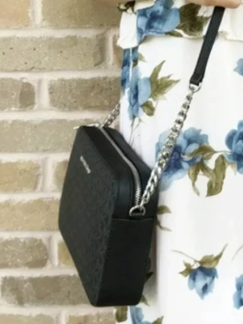 Michael Kors Large East West Crossbody-Black Signature - Picture 4 of 15